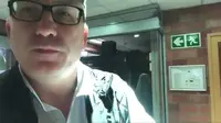 Darren Maule mengaku menagkap sosok makhluk halus di kameranya, ketika ia sedang membuat vlog dan bekerja di pagi hari untuk program East Coast Breakfast. (screengrab video)