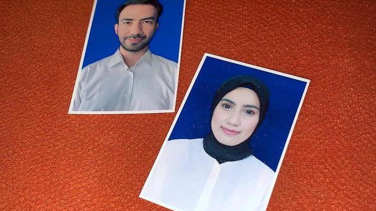 Tak lama lagi akan menikah, Reza dan Amira juga mengunggah pas foto mereka dengan latar biru. Tampaknya, mereka sudah mengurus berbagai berkas untuk mendaftar ke KUA setempat.