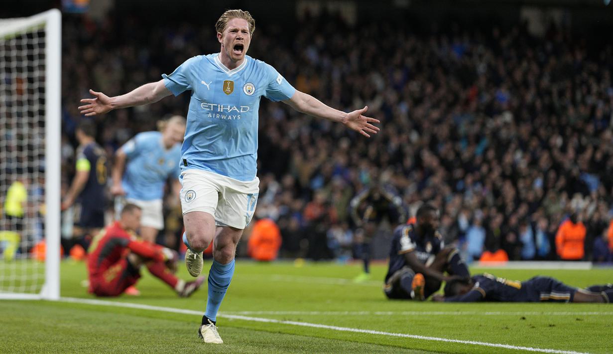 Selebrasi gelandang Manchester City, Kevin De Bruyne setelah mencetak gol penyeimbang 1-1 ke gawang Real Madrid pada laga leg kedua perempatfinal Liga Champions 2023/2024 di Etihad Stadium, Manchester, Rabu (18/4/2024). (AP Photo/Dave Shopland)