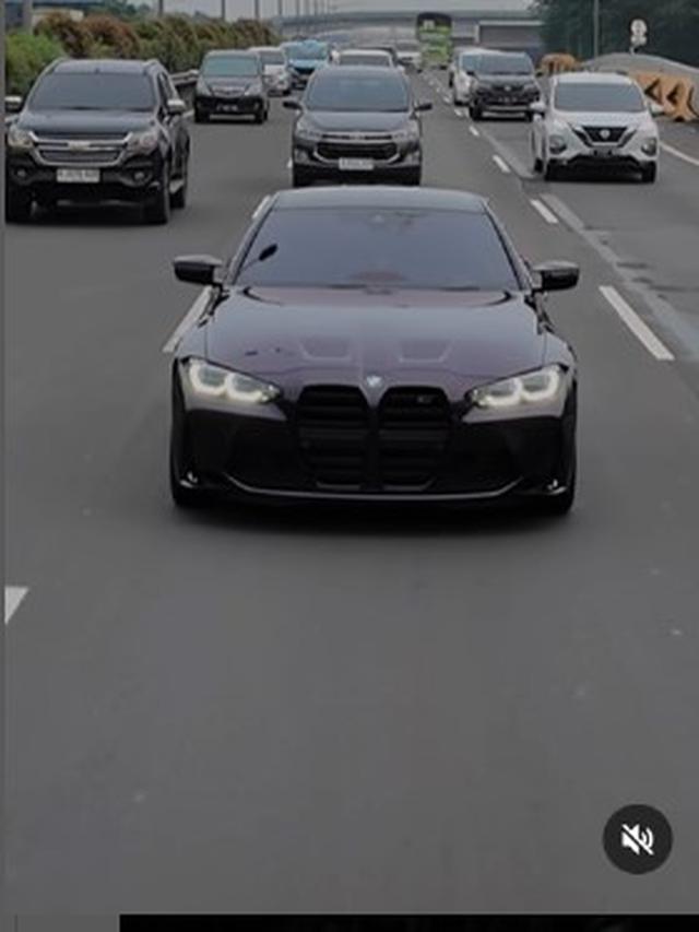 Beli Mobil Sport Baru, Ini 6 Potret Fuji Saat Test Drive di Jalanan