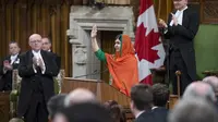 Malala Yousafzai dalam upacara penganugerahan dirinya menjadi warga negara kehormatan Kanada (Justin Tang/The Canadian Press via AP)