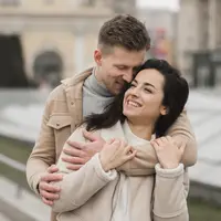 ilustrasi memeluk pasangan/copyright freepik.com/freepik