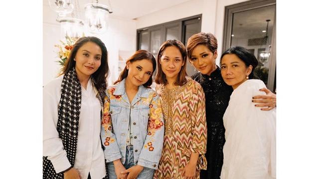 5 Momen Bunga Citra Lestari Dijenguk Rekan Artis, Diberi Semangat