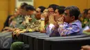 Tjahjo Kumulo (ketiga kanan) dan Yuddy Chrisnandi (kedua kanan) tampak hadir di acara Pencanangan dan Penandatanganan Piagam Zona Integritas di Kantor Kemendagri, Jakarta, Senin (14/9/2015). (Liputan6.com/Faizal Fanani)