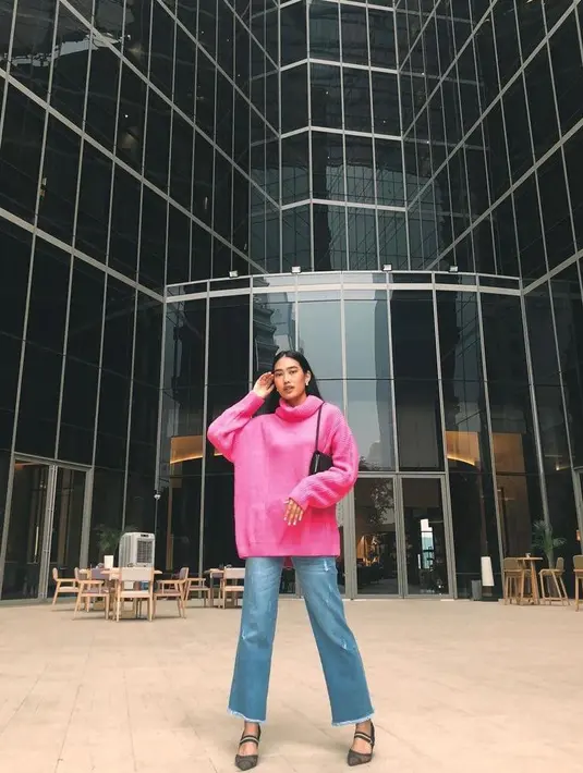 OOTD hangout lainnya yang bisa kamu kenakan di musim dingin. (Instagram/alikaislamadina).