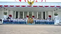 Seskab Teddy Undang 3 Pelajar Ikut Upacara HUT RI di Istana