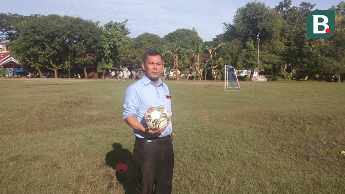 Mantan pemain PSM Makassar, Anwar Liko. (Bola.com/Abdi Satria)