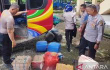 Polisi Gagalkan Peredaran Miras Ilegal Ambon, Ratusan Liter Sopi Diamankan