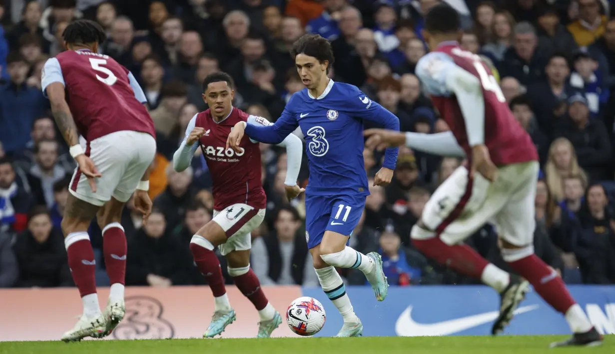 <p>Chelsea tercecer di peringkat 11 di papan klasemen Liga Inggris 2022/2023 dengan 38 poin. (AP Photo/David Cliff)</p>