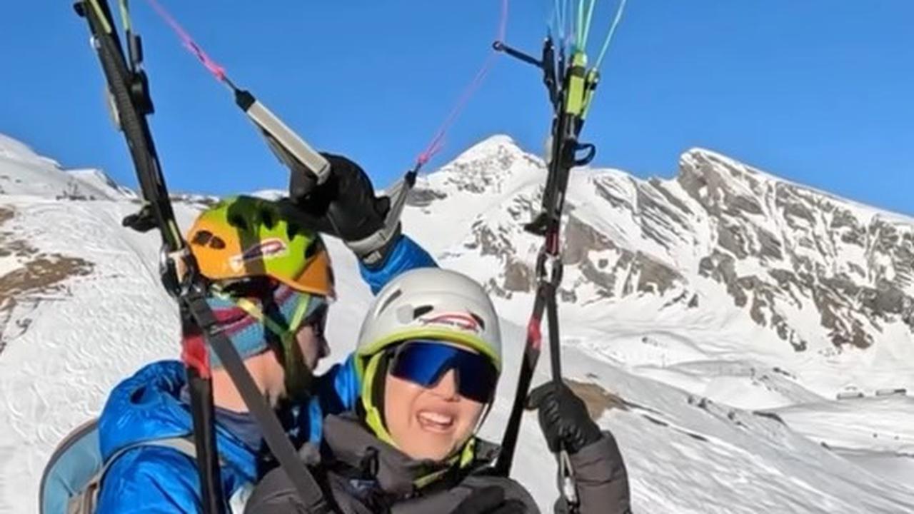 9 Potret Tya Ariestya Liburan ke Swiss, Happy Main Salju, Ski, Paragliding, & Snow Sledding Sekeluarga