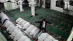 Seorang pria nekat mencuri dengan memanfaatkan momentum salat Subuh berjemaah di masjid di Pasir Mas, Kelantan. Aksinya pun terekam  CCTV