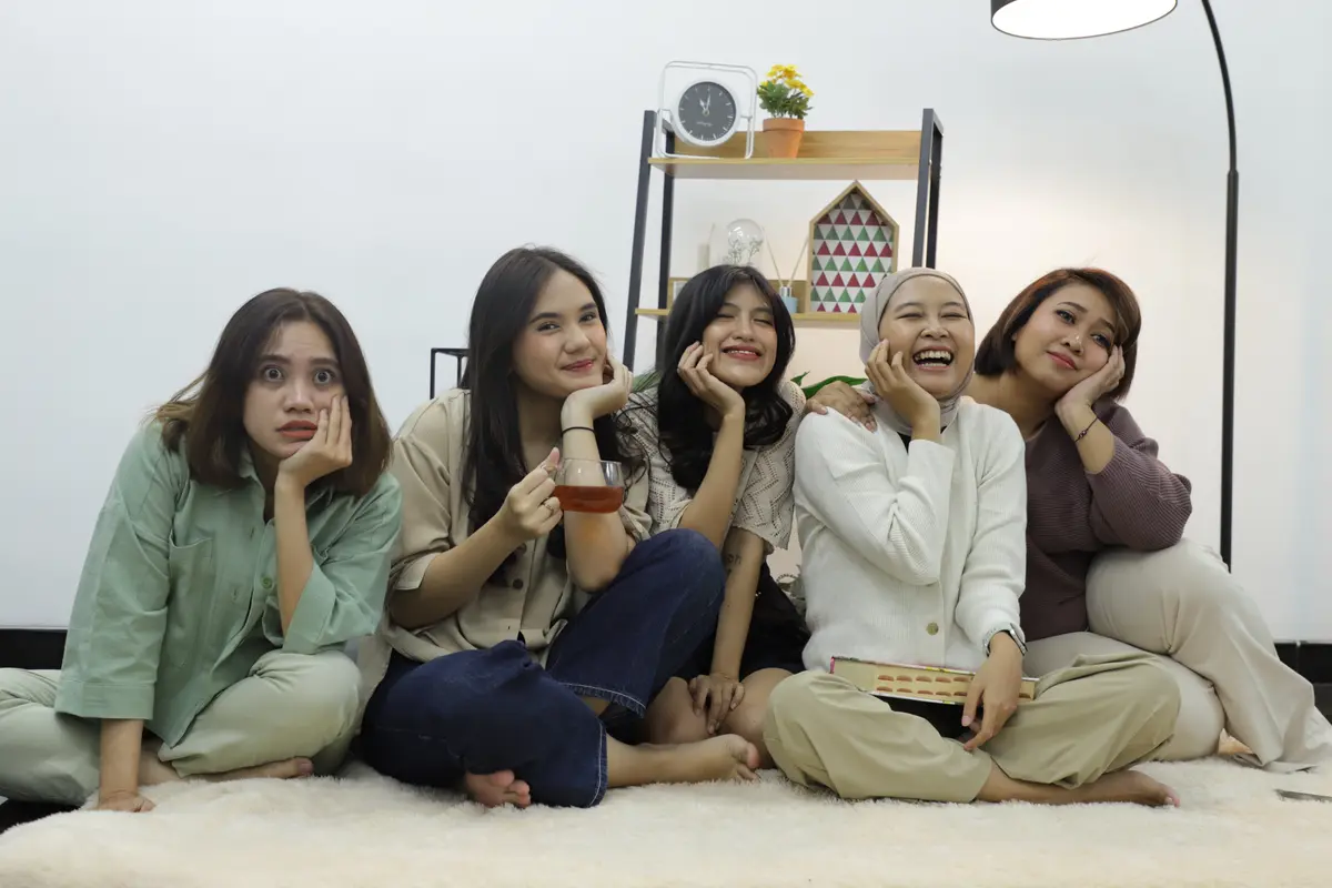 wanita maret momen menyenangkan