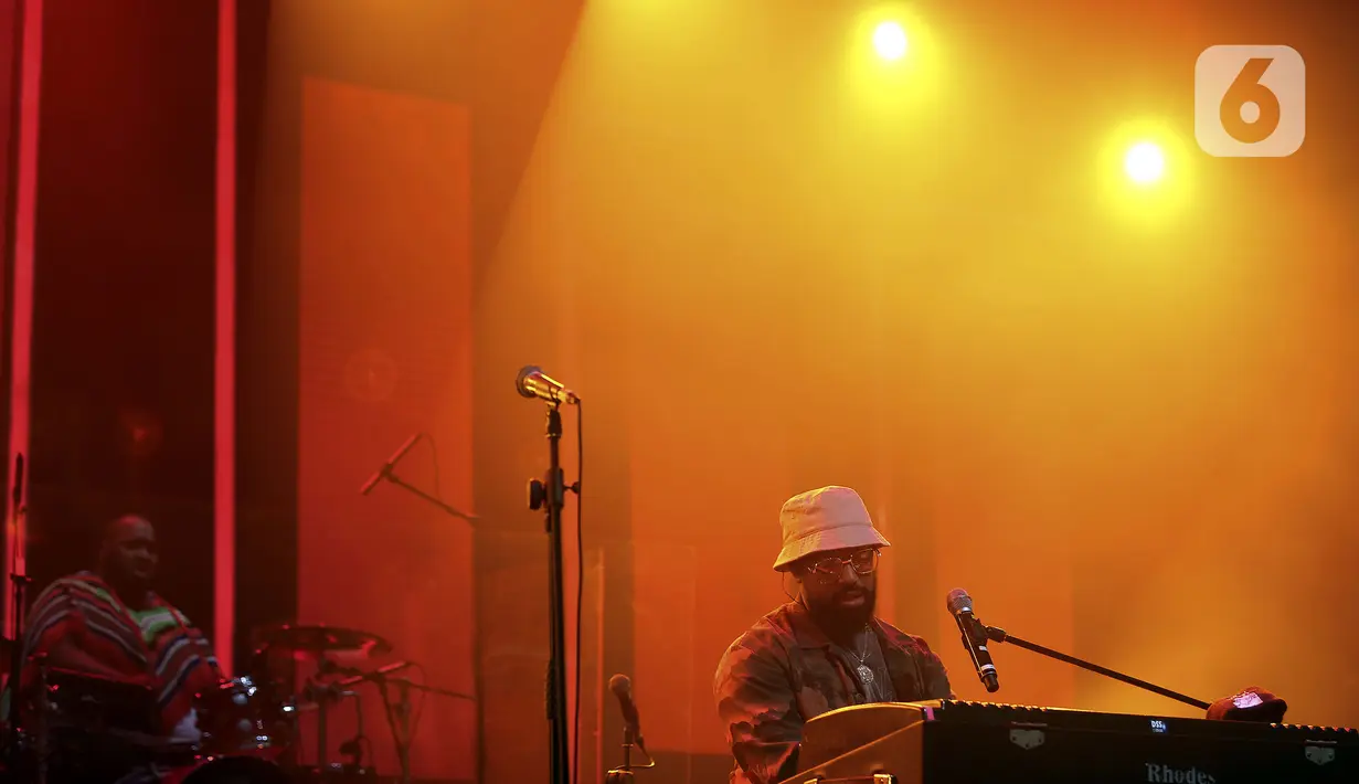 Musisi asal Amerika Serikat PJ Morton tampil pada special show hari kedua BNI Java Jazz Festival 2022 di JIExpo Kemayoran, Jakarta Pusat, Sabtu (28/5/2022). Perhelatan musik BNI Java Jazz Festival 2022 digelar pada 27-29 Mei dengan menampilkan musisi-musisi dari dalam dan luar negeri. (Liputan6.com/Johan Tallo)