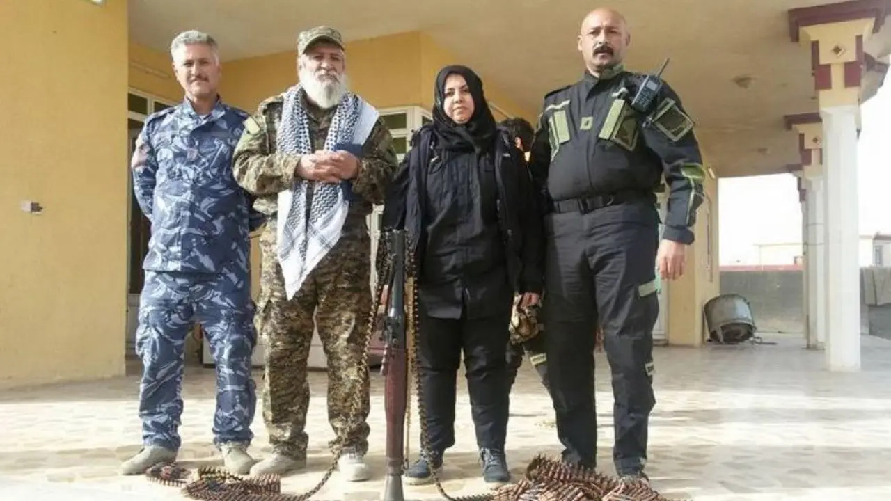 Um Hanadi adalah komandan pasukan milisi yang menentang ISIS. 