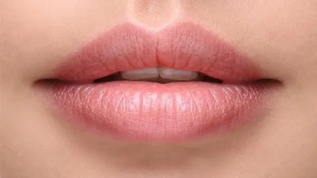 bibir berkerut