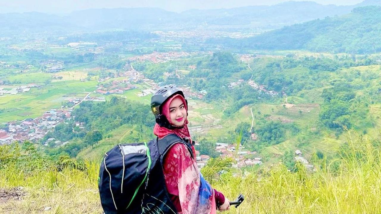 Penampilan Shindy Putri kakak Ria Ricis bikin salfok. Potretnya dipuji cantik.<br>