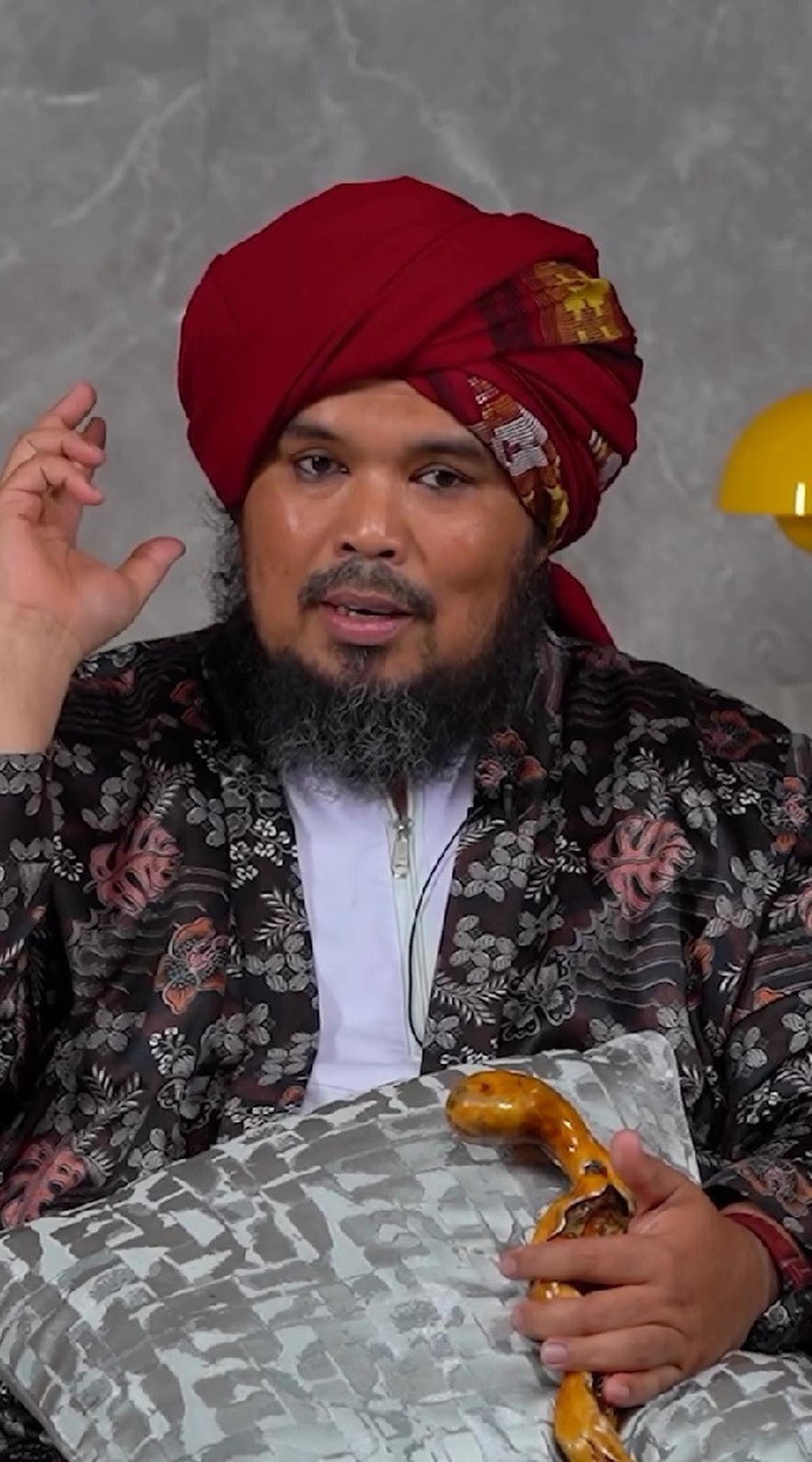 Profil Ustaz Derry Sulaiman yang Jadi Pendamping dr Richard Lee dan Bobon Santoso saat Mualaf