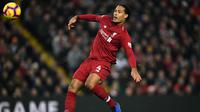 Van Dijk sudah tampil sebanyak 23 pertandingan dan tampil konsisten baik. Bek besar tersebut memenangakan 76% melakukan tekel bersih, melakukan 25 iintersep dan 120 sapuan. (AFP/Oli Scarff)