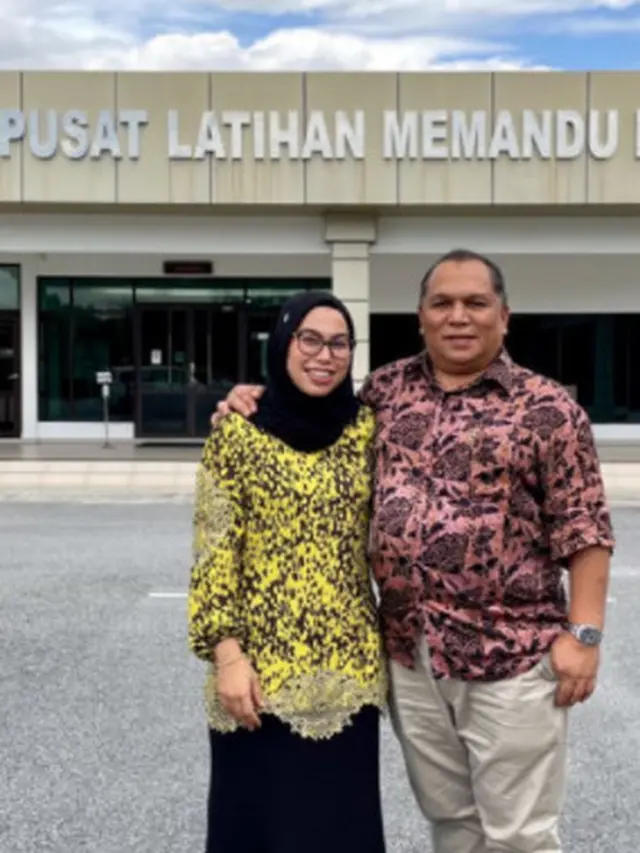 Ayah Terlalu Khawatir, Gadis Ini Dibuatkan Tempat Pelatihan Pembuatan SIM Sendiri