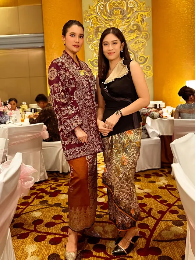 6 Model Batik Elegan Marcella Zalianty yang Curi Perhatian