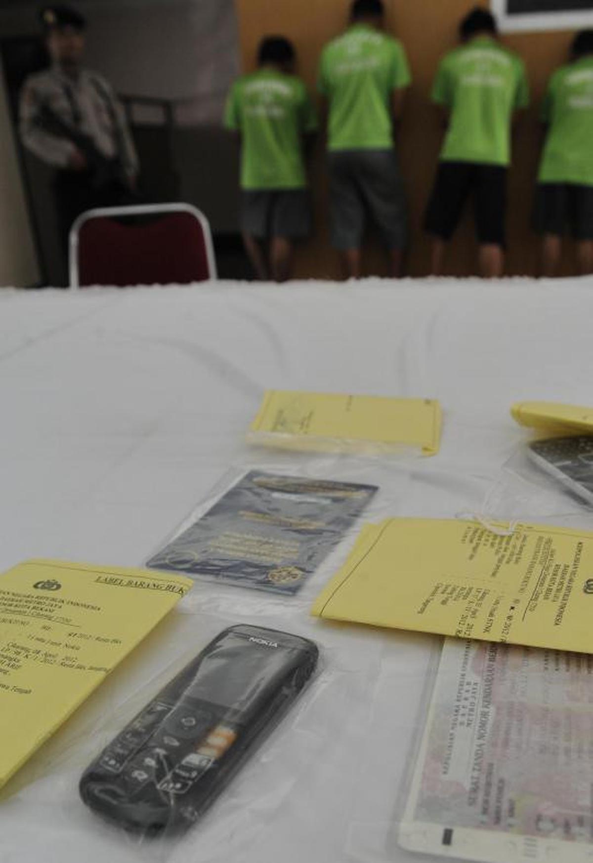 Bajing loncat gasak miliaran 