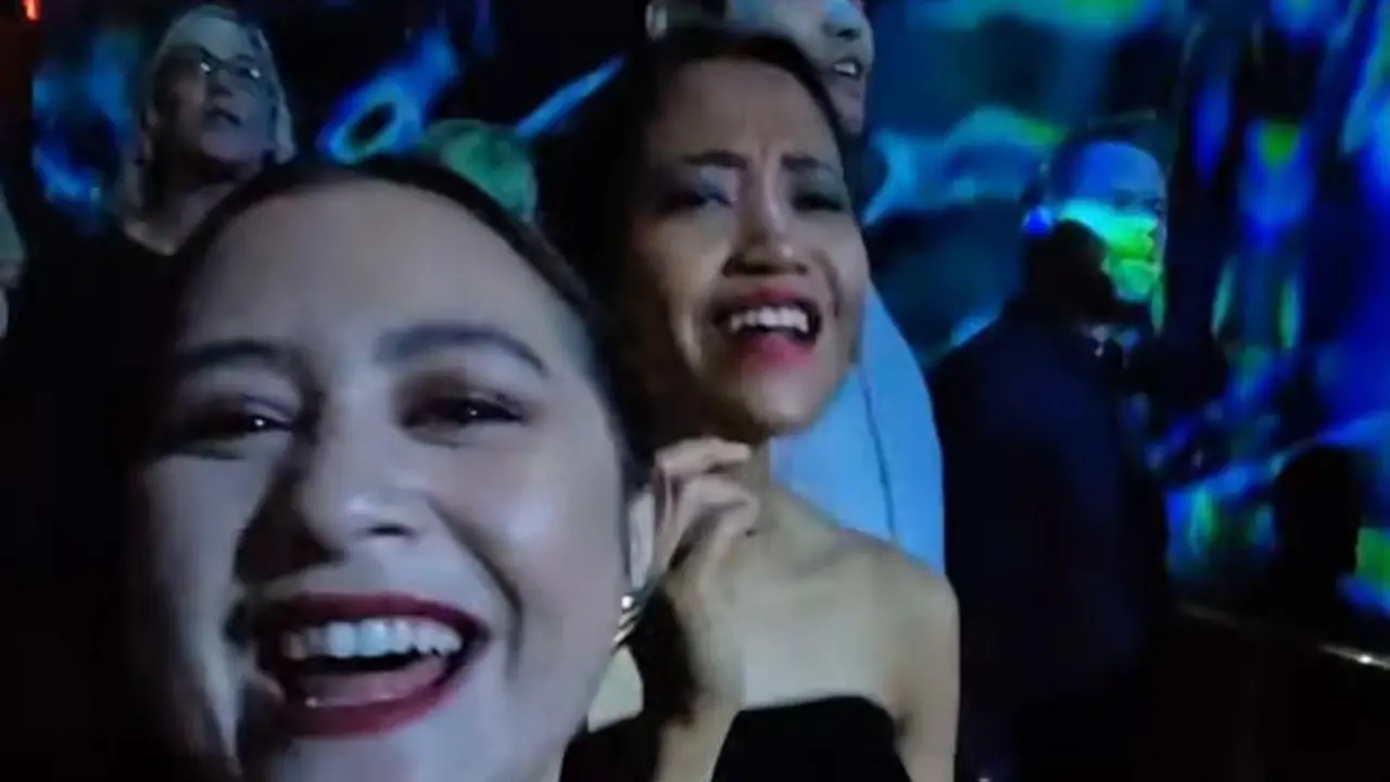 Gaya Glamor Prilly Latuconsina Pakai Off Shoulder Dress saat Nonton Final Show Adelle di Las Vegas