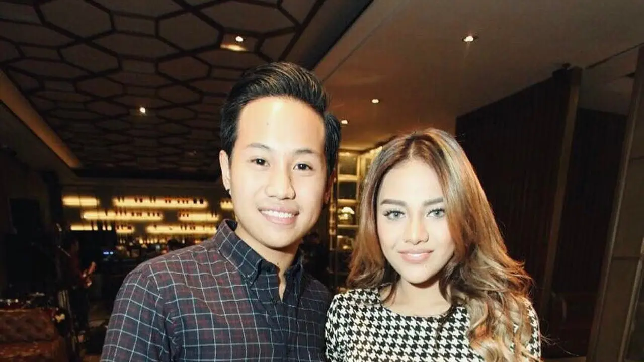 [Bintang] Bikin Baper Massal, Intip 5 Potret Mesranya Gaya Pacaran Aurel Hermansyah-Rabbani Zaki