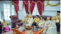Foto Keluarga Bobby Nasution dan Kahiyang Ayu Saat Lebaran, Al Nahyan Tetap Bikin Gemas Pakai Baju Koko.&nbsp; foto: Instagram @ayanggkahiyang