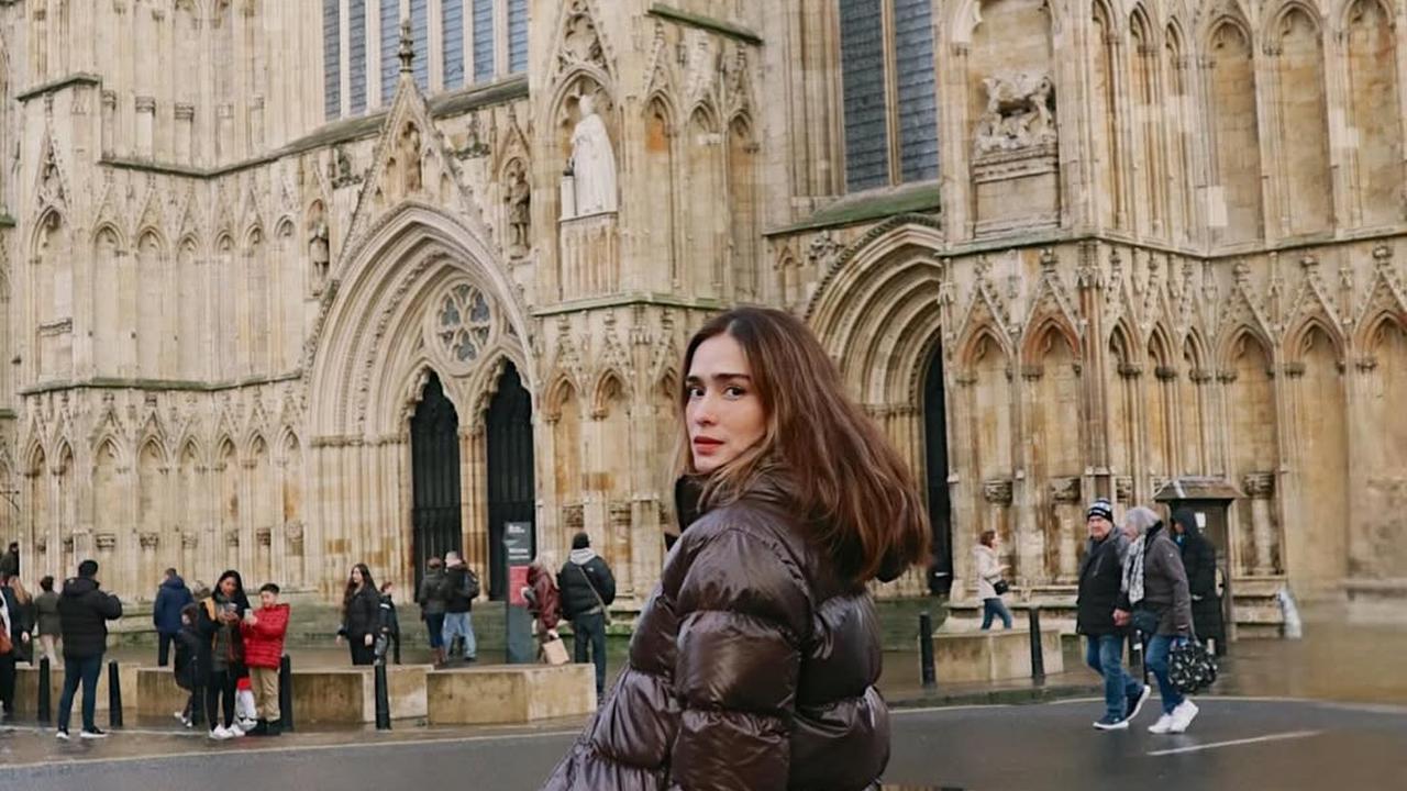 Potret Yasmine Wildblood saat Liburan ke Luar Negeri, Tampil Cantik dan Stylish dengan Berbagai Gaya