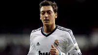 MU dan Arsenal Gigit Jari, Oezil Pilih Bertahan di Madrid