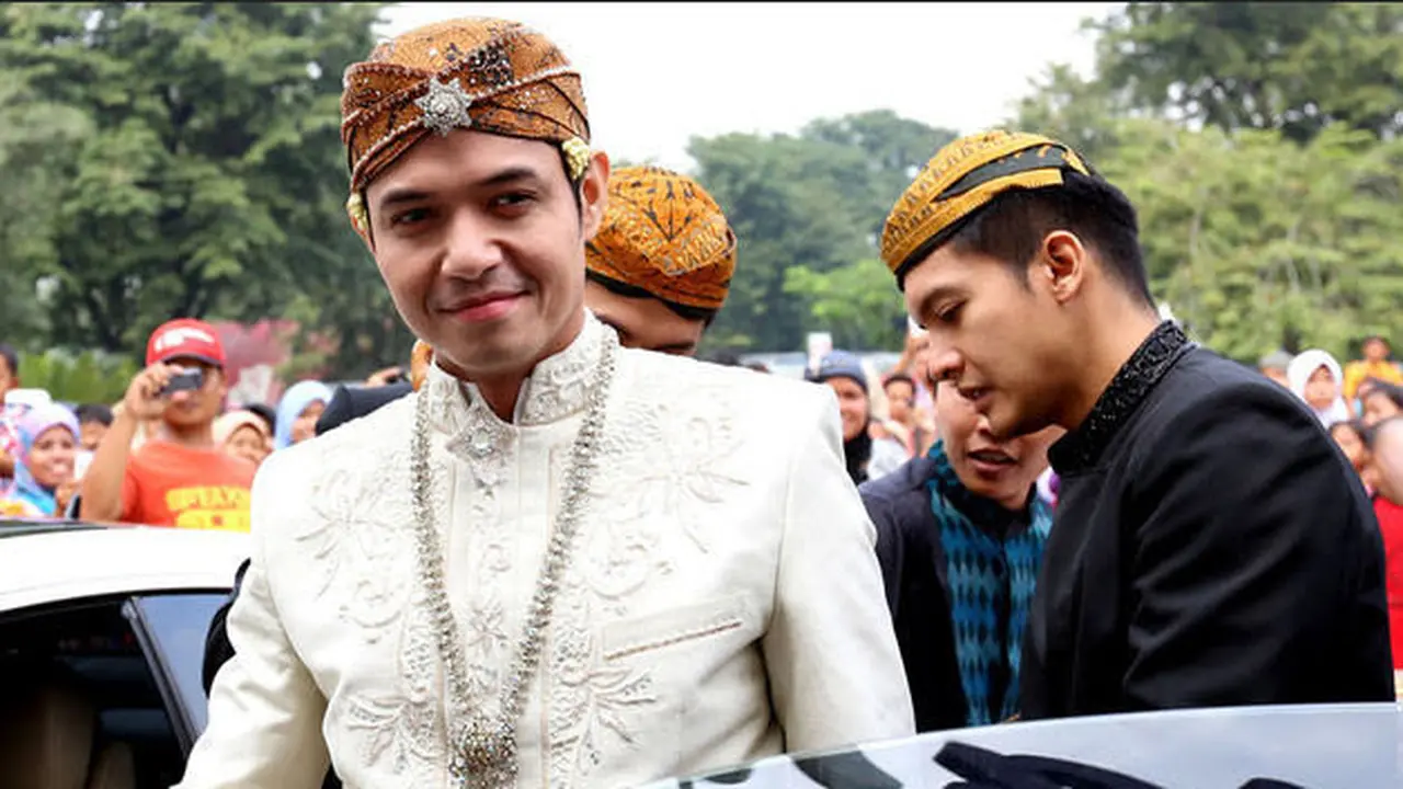 Menikah Jadi Momen Paling Gugup Bagi Dude Harlino