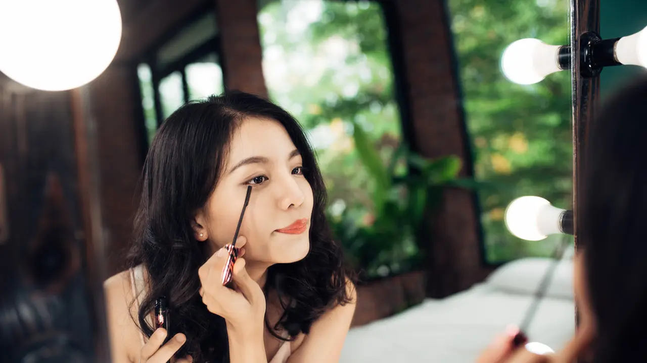 Tips Tampil Cantik dengan Maskara Tanpa Bikin Bulu Mata Rontok