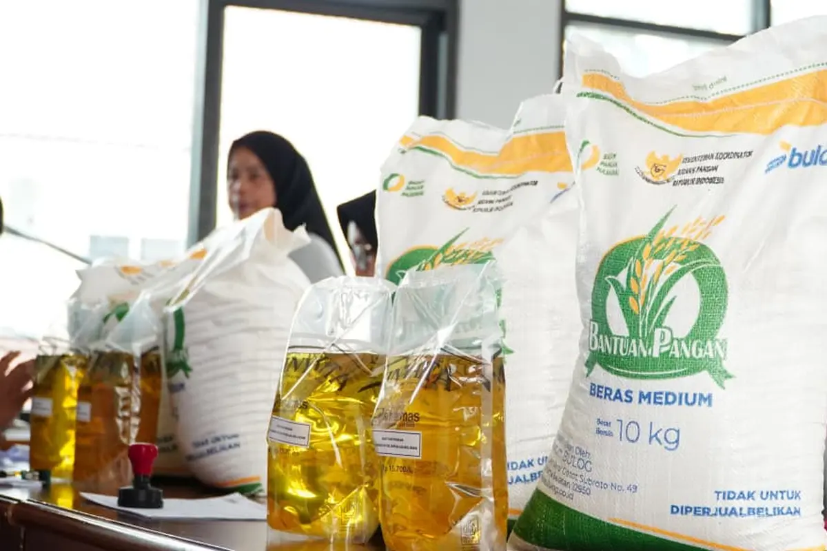 Bantuan pangan dari pemerintah berupa beras dan minyak goreng masih akan disalurkan hingga Juni 2026. (Dok Bapanas)
