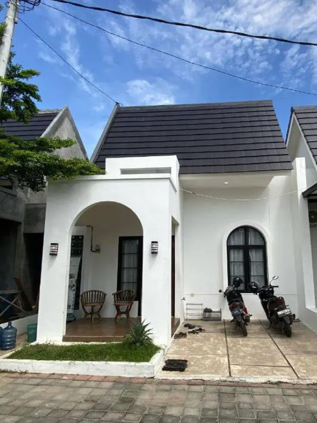 Teras Rumah Eropa Modern untuk Hunian Kecil (Foto: Instagram @wipproperty)