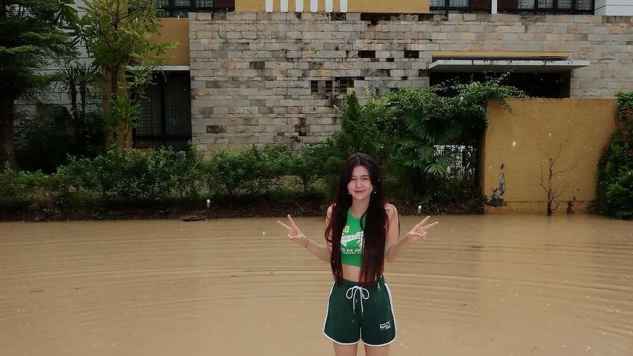 Sederet Seleb Perlihatkan Rumah yang Terendam Banjir, Ziva Magnolya Pakai Pel Bersihkan Lumpur - Baim Wong Sahur di Tengah Air Menggenang