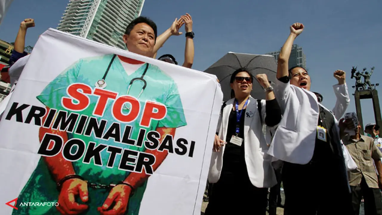 dokter-demo-sumpah-131127b.jpg