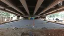 Suasana pembangunan taman bermain skateboard di bawah flyover Pasar Rebo, Jakarta, Rabu (28/8/2019). Pemprov DKI Jakarta membangun taman bermain skateboard atau skatepark yang direncanakan berkelas internasional di bawah fly over Pasar Rebo. (Liputan6.com/Herman Zakharia)