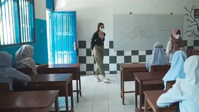 7 Potret Sekolah yang Dibangun Cinta Laura, Terletak di Pedalaman Gunung Salak
