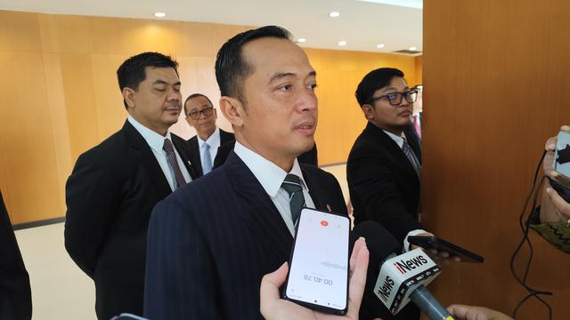 Menteri Sekretaris Negara Prasetyo Hadi usai pelantikan di Kantor Kementerian Sekretariat Negara Jakarta, Jumat (29/11/2024).