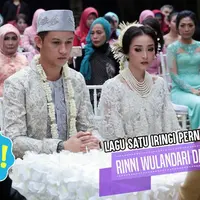 Rinni Wulandari menyanyikan lagu yang berjudul Satu dan diiringi oleh Jevin Julian di hari pernikahan mereka.