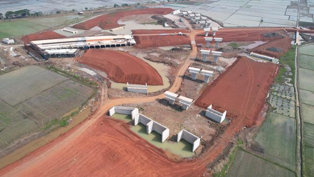 Pembangunan Proyek Strategis Nasional (PSN) Tol Akses Patimban Paket 4 di Subang, Jawa Barat. (Foto: Wijaya Karya)