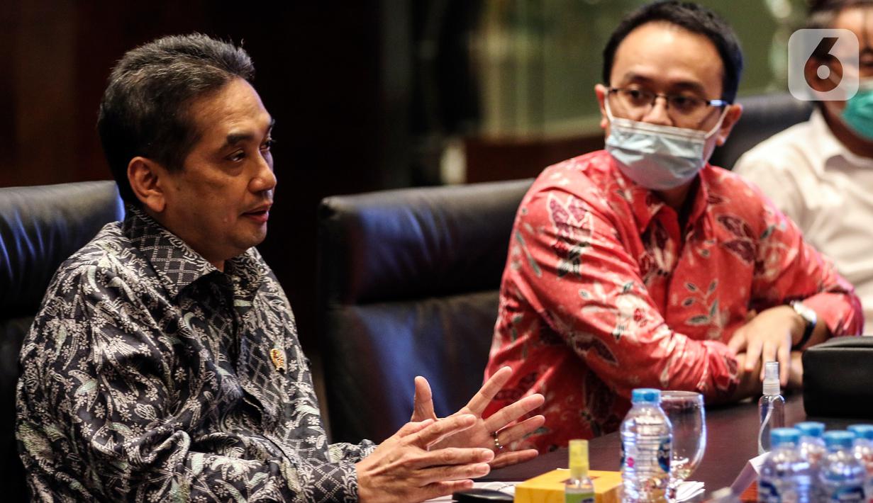 Menteri Perdagangan Agus Suparmanto menyambangi PT Elang Mahkota Teknologi Tbk (Emtek) dan Indosiar Grup di SCTV Tower Jakarta, Rabu (12/8/2020). Dalam pertemuan Kemendag berharap peran media dan grup besar menyampaikan berita positif kepada publik selama pandemi Covid-19. (Liputan6.com/Johan Tallo)