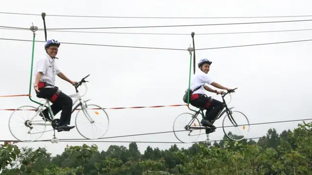 Lintasan sepeda gantung dibuat mengarah ke Gunung Slamet. (Foto: Liputan6.com/Dinkominfo PBG/Muhamad Ridlo)