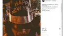 Di sisi lain, ini yang dituliskan Putri, "Terima kasih 2017...selamat datang 2018....Akan ada banyak cerita yang tercipta di tahun ini...semoga semesta selalui merestui.... Selamat tahun baru!" (Instagram/putrimarino)