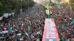 Pengunjuk rasa mendesak Israel segera menghentikan serangan di seluruh wilayah Gaza. (Asif HASSAN/AFP)