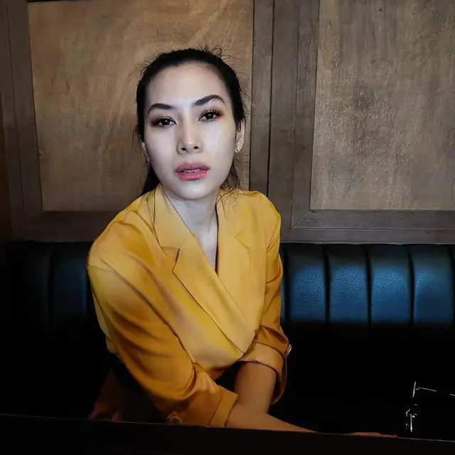 Pesona Anya Diwnov yang belum menikah di usia 40 tahun, padahal sudah satu dekade pacaran dengan sang kekasih