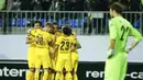 Sejumlah pemain Dortmund merayakan gol kemenangan yang dicetak Pierre-Emerick Aubameyang ke gawang FK Qabala pada laga Liga Europa di Stadion Backcell Arena, Azerbaijan, Jumat (23/10/2015). (Reuters/David Mdzinarishvili)