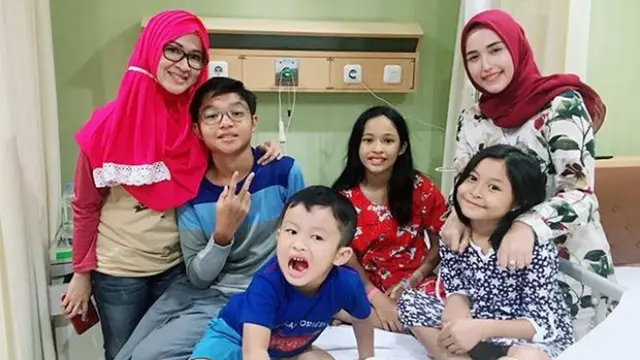 [Bintang] Adelia Pasha dan Okie Agustina