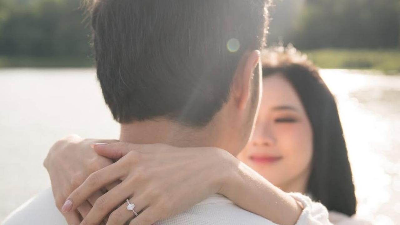 Jessica Jane Unggah Foto Latar Biru, Isyaratkan Persiapan Nikah dengan Erwin Phang?