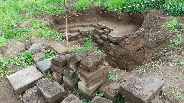 Temuan artefak diduga kaki candi di Dieng Kulon, Batur, Banjarnegara, Jawa Tengah. (Foto: Liputan6.com/Aryadi Darwanto untuk Muhamad Ridlo)